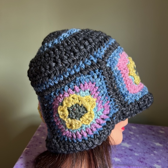 Crochet flowers  medium wool blend beautiful new - Picture 3 of 11